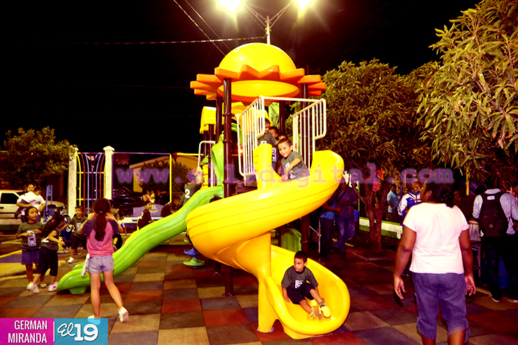 Familias inauguran parque en Praderas del Doral